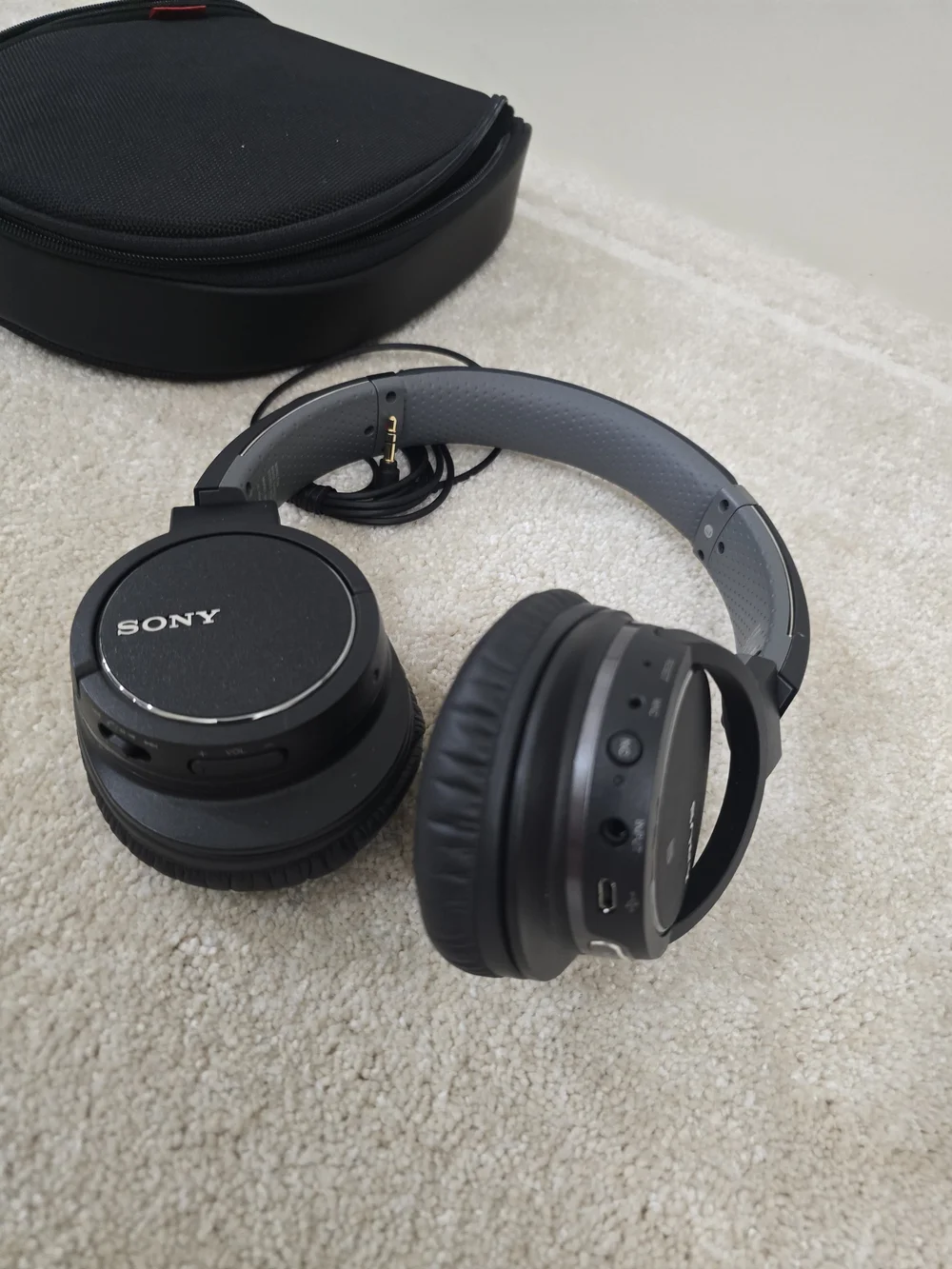 Sony Black Wireless Over-Ear Headphones with Carry Case